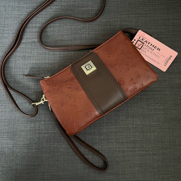 NWT Stone Mountain USA Small Crossbody Shoulder Bag